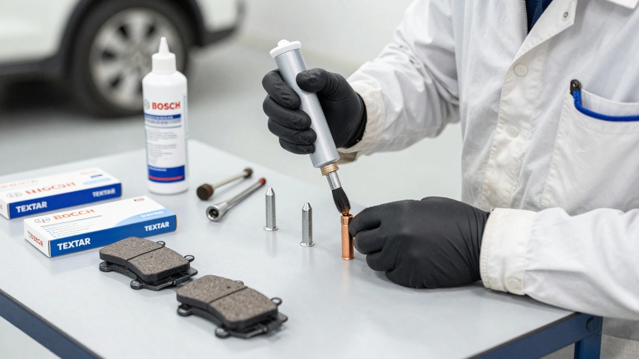 Механик наносит термостойкую смазку на направляющие тормозного суппорта.